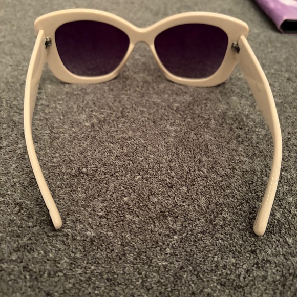 Sunglasses Lauren Conrad light pink and black oversized - Picture 3 of 12